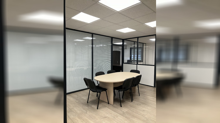 Ma-Cabane - Location Local commercial VENISSIEUX, 85 m²