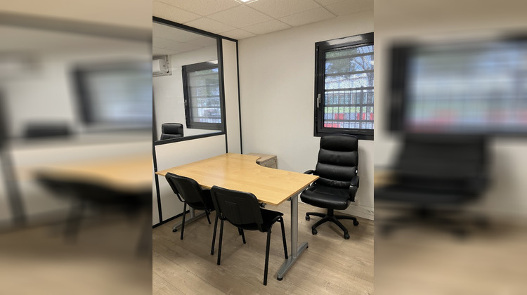 Ma-Cabane - Location Local commercial VENISSIEUX, 85 m²