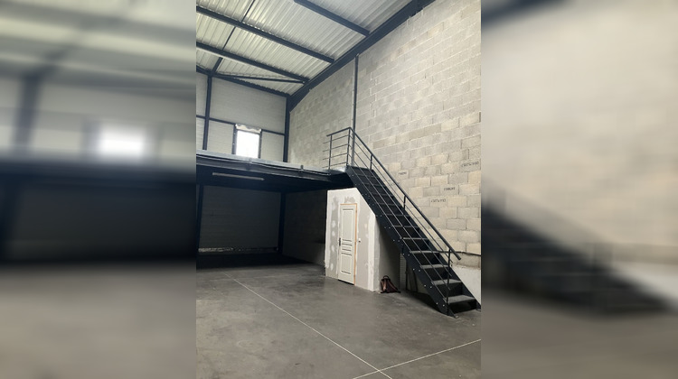 Ma-Cabane - Location Local commercial VENISSIEUX, 151 m²