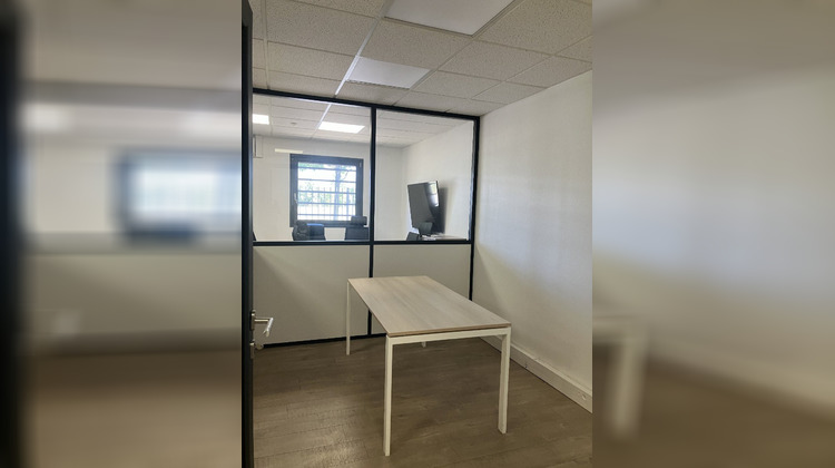 Ma-Cabane - Location Local commercial VENISSIEUX, 8 m²