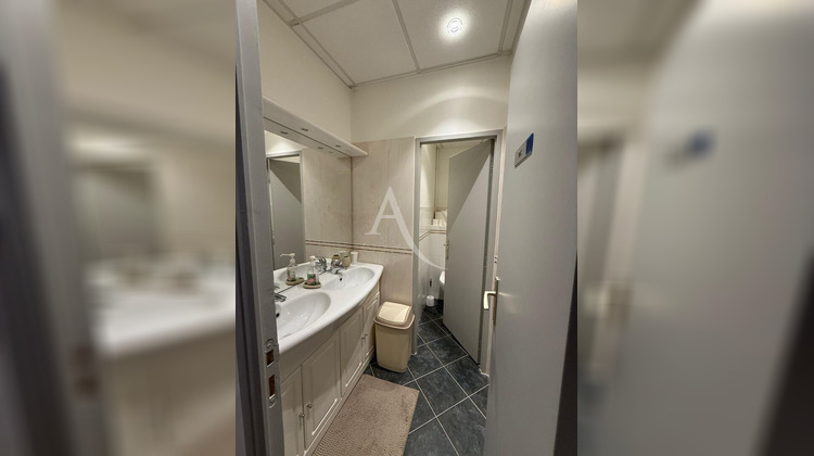 Ma-Cabane - Location Local commercial VERRIERES-LE-BUISSON, 182 m²