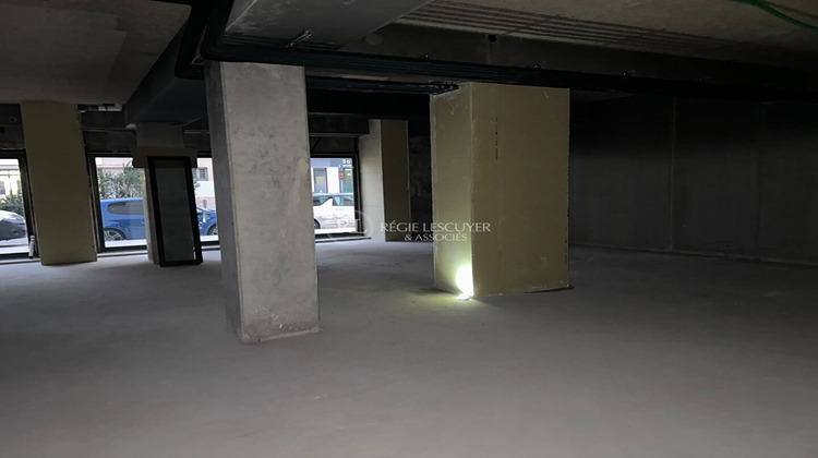 Ma-Cabane - Location Local commercial VILLEURBANNE, 113 m²