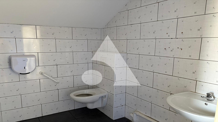 Ma-Cabane - Location Local commercial VINON-SUR-VERDON, 80 m²