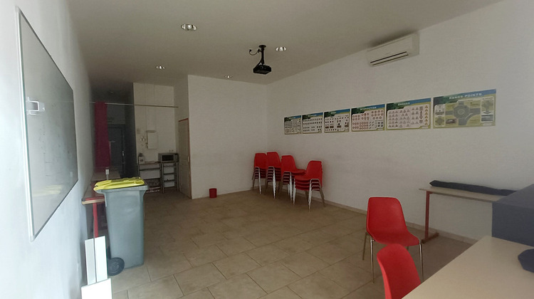 Ma-Cabane - Location Local commercial VOUILLE, 55 m²