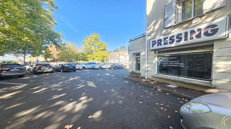 Ma-Cabane - Location Local commercial YERRES, 100 m²