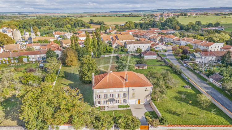 Ma-Cabane - Location Maison Aulnois-sur-Seille, 266 m²