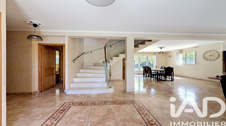 Ma-Cabane - Location Maison Bussy-Saint-Georges, 210 m²
