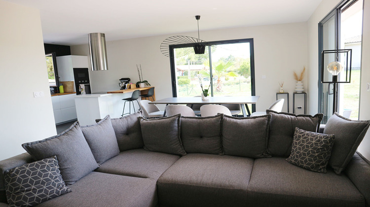 Ma-Cabane - Location Maison CARCARES-SAINTE-CROIX, 89 m²