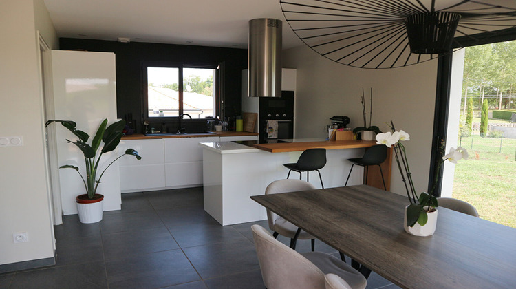 Ma-Cabane - Location Maison CARCARES-SAINTE-CROIX, 89 m²