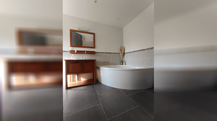 Ma-Cabane - Location Maison CHEVRIERES, 100 m²