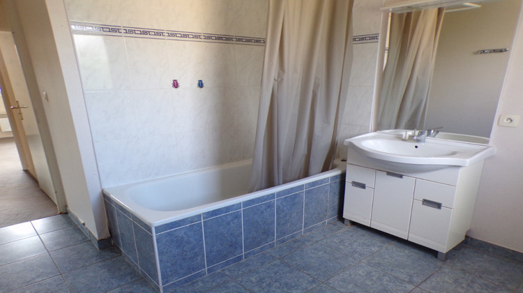 Ma-Cabane - Location Maison FONTAINE-LE-COMTE, 87 m²