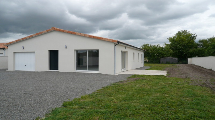 Ma-Cabane - Location Maison GENSAC LA PALLUE, 105 m²