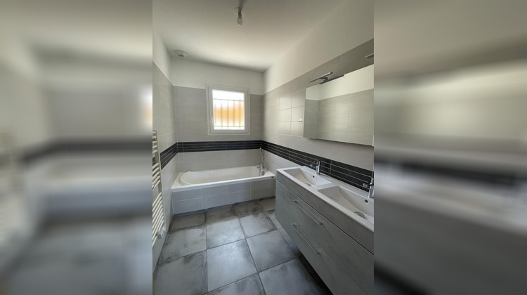 Ma-Cabane - Location Maison GRATENTOUR, 84 m²