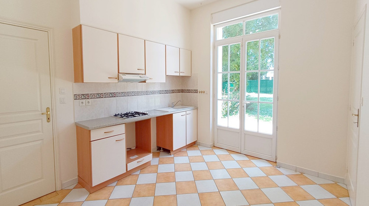 Ma-Cabane - Location Maison La Chaussée-Saint-Victor, 219 m²