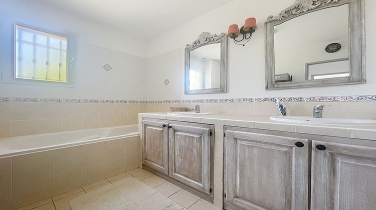 Ma-Cabane - Location Maison LA FARE-LES-OLIVIERS, 119 m²