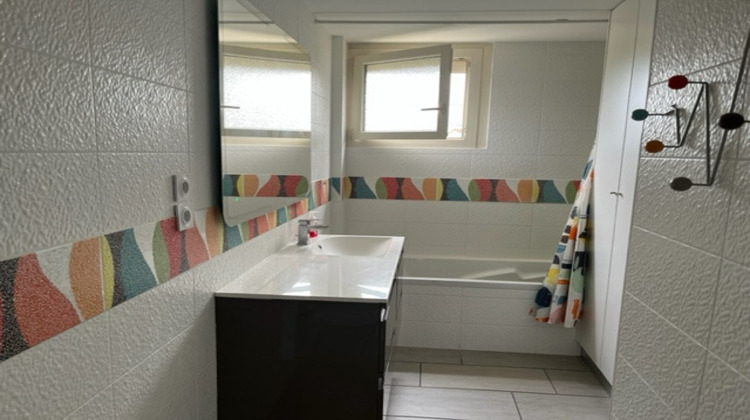 Ma-Cabane - Location Maison LA VERPILLIERE, 140 m²