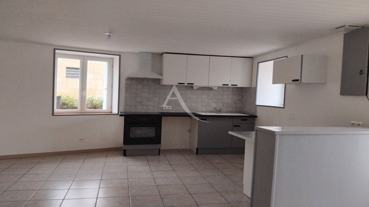 Ma-Cabane - Location Maison LE PUY-NOTRE-DAME, 103 m²