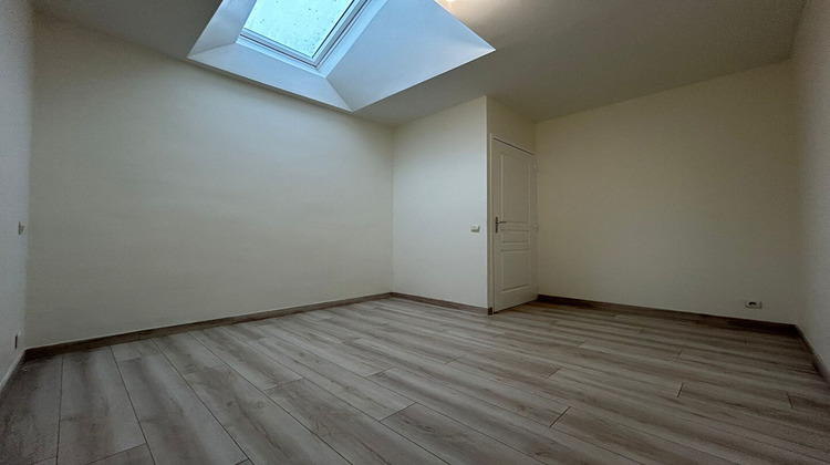 Ma-Cabane - Location Maison LENCLOITRE, 0 m²