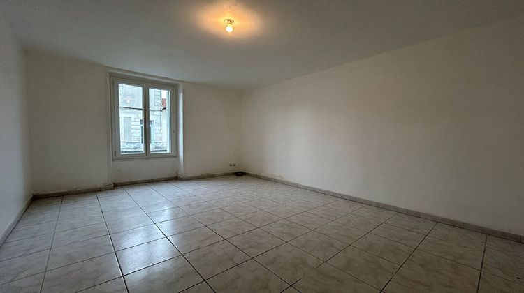 Ma-Cabane - Location Maison LENCLOITRE, 0 m²