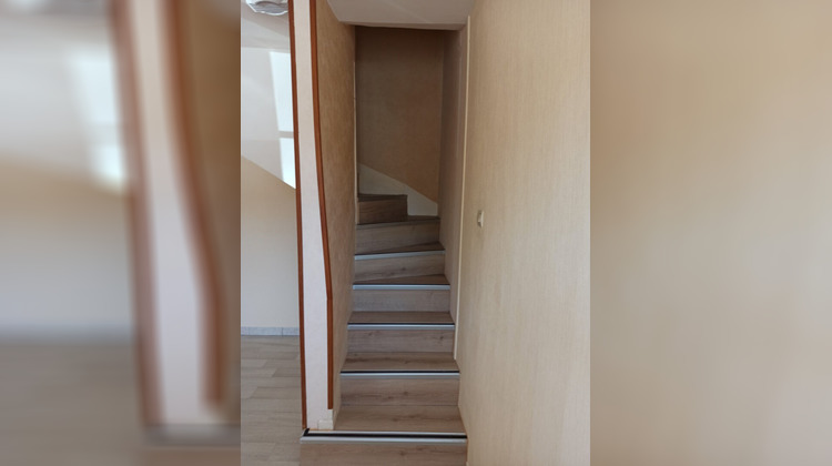 Ma-Cabane - Location Maison LENCLOITRE, 31 m²