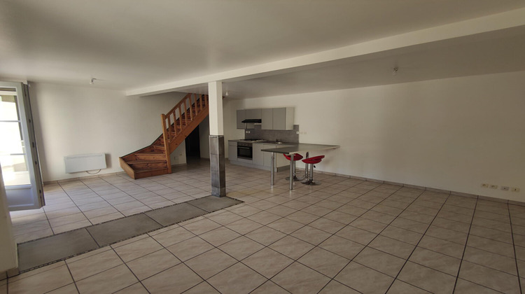 Ma-Cabane - Location Maison LENCLOITRE, 85 m²