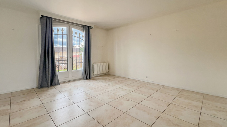Ma-Cabane - Location Maison LES ESSARTS-LE-ROI, 90 m²