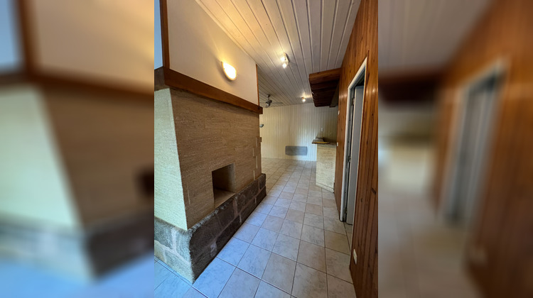 Ma-Cabane - Location Maison LISSAC-SUR-COUZE, 133 m²