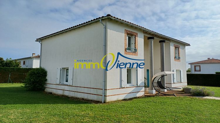 Ma-Cabane - Location Maison LUSSAC-LES-CHATEAUX, 132 m²