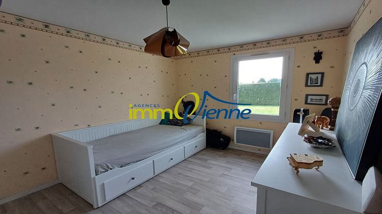 Ma-Cabane - Location Maison LUSSAC-LES-CHATEAUX, 132 m²