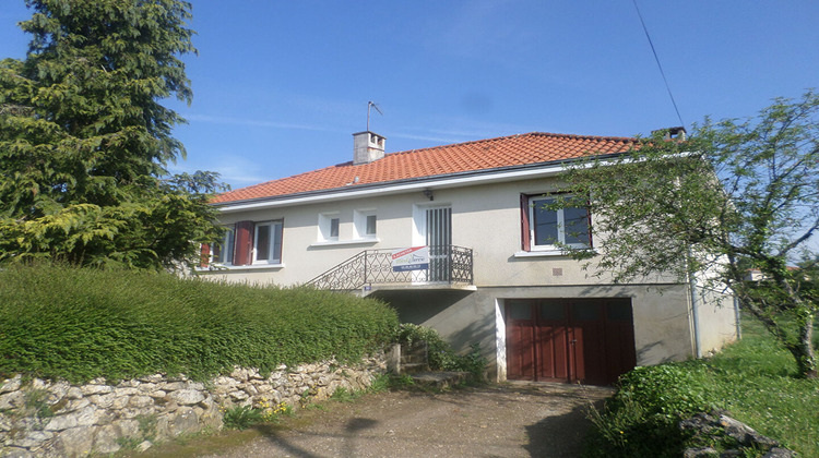 Ma-Cabane - Location Maison LUSSAC-LES-CHATEAUX, 82 m²