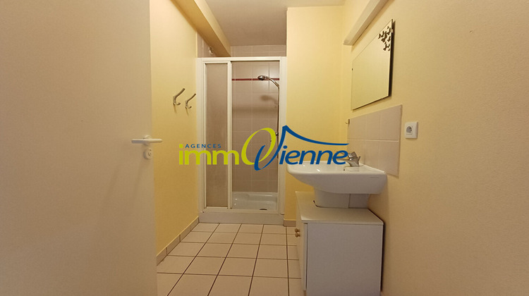 Ma-Cabane - Location Maison LUSSAC-LES-CHATEAUX, 134 m²