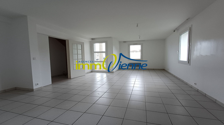 Ma-Cabane - Location Maison LUSSAC-LES-CHATEAUX, 134 m²