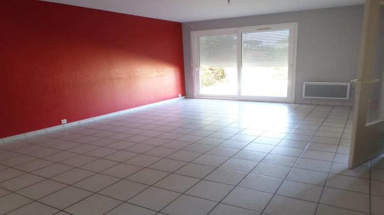 Ma-Cabane - Location Maison LUSSAC-LES-CHATEAUX, 133 m²