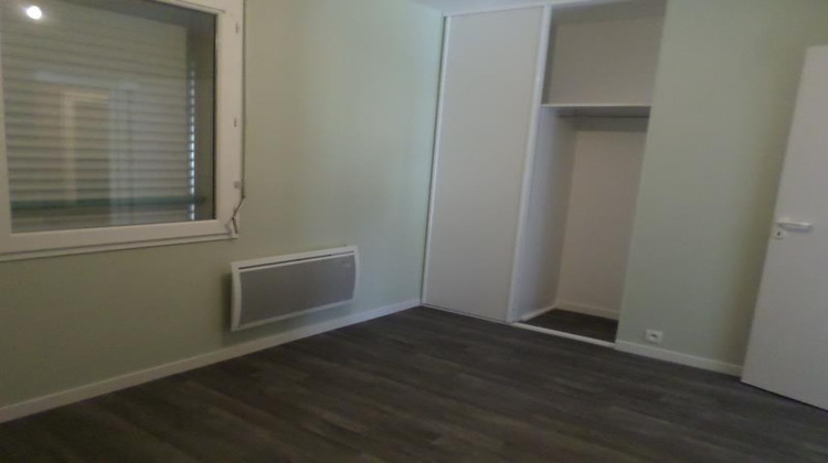 Ma-Cabane - Location Maison LUSSAC-LES-CHATEAUX, 133 m²