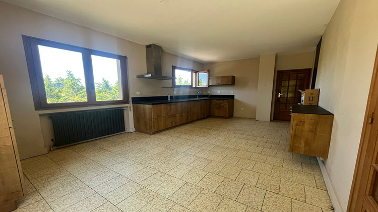 Ma-Cabane - Location Maison RILLIEUX-LA-PAPE, 251 m²