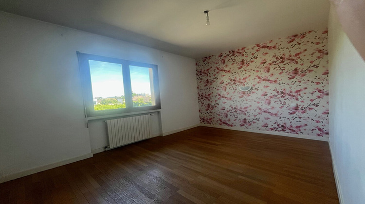 Ma-Cabane - Location Maison RILLIEUX-LA-PAPE, 251 m²