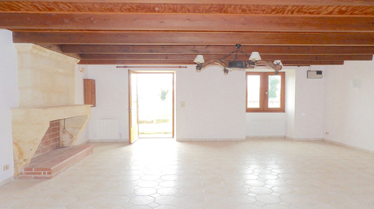 Ma-Cabane - Location Maison SAINT-CHRISTOLY-DE-BLAYE, 76 m²