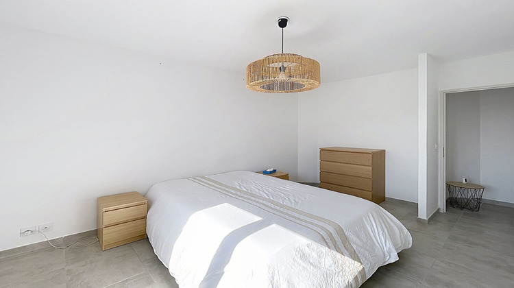 Ma-Cabane - Location Maison SAINT-ESTEVE-JANSON, 91 m²
