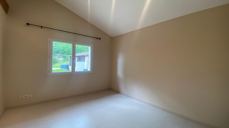 Ma-Cabane - Location Maison SAINT-ETIENNE-DE-CROSSEY, 106 m²