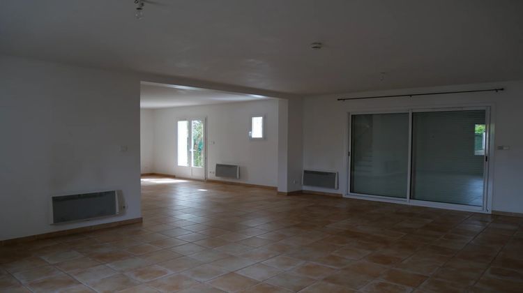 Ma-Cabane - Location Maison Saint-Hilaire-d'Ozilhan, 135 m²