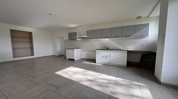 Ma-Cabane - Location Maison SAINT-HILAIRE-DE-CHALEONS, 105 m²