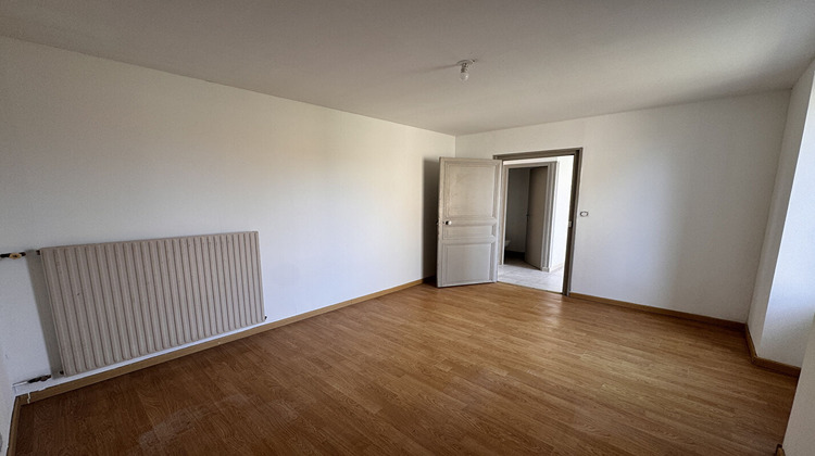 Ma-Cabane - Location Maison SAINT-HILAIRE-DE-CHALEONS, 105 m²