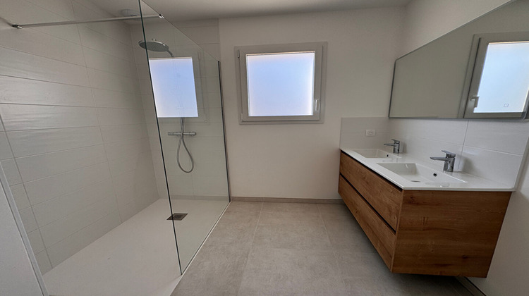 Ma-Cabane - Location Maison SAINT-HILAIRE-DE-CHALEONS, 93 m²