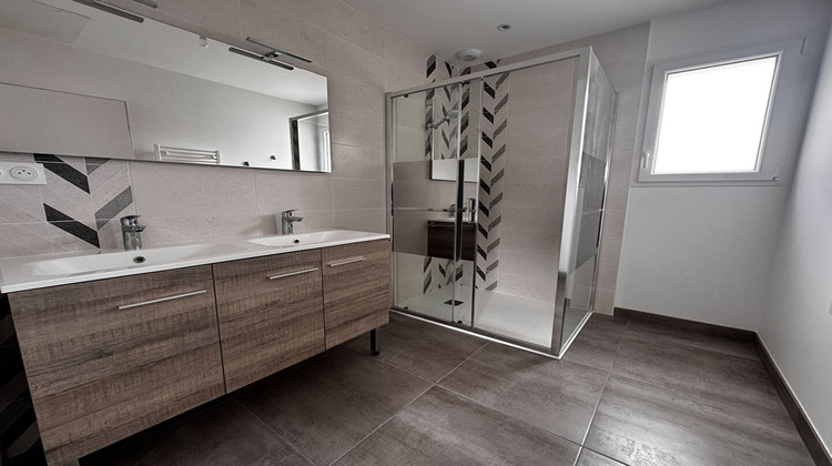 Ma-Cabane - Location Maison SAINT-HILAIRE-DE-CHALEONS, 93 m²
