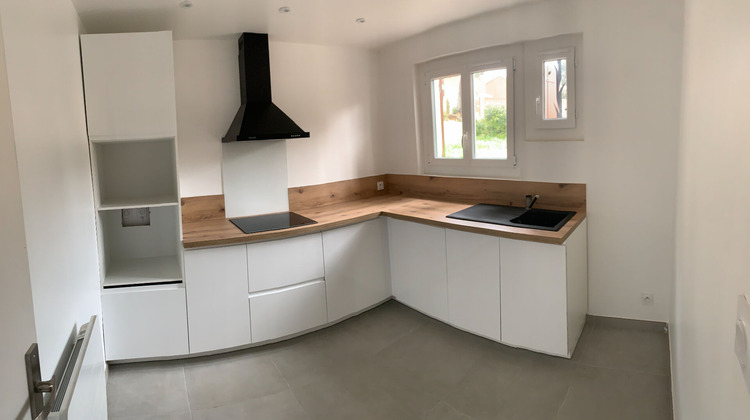 Ma-Cabane - Location Maison SAINT-MITRE-LES-REMPARTS, 101 m²