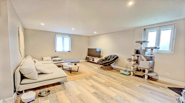 Ma-Cabane - Location Maison Saint-Pantaléon-de-Larche, 127 m²