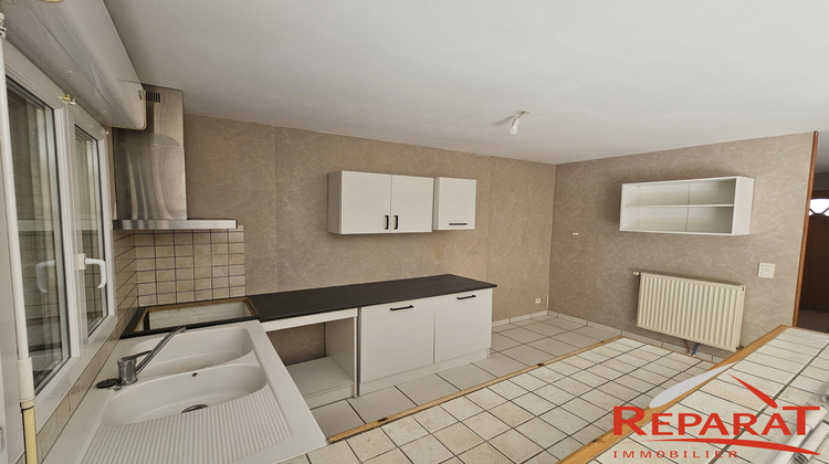Ma-Cabane - Location Maison Saint-Pantaléon-de-Larche, 95 m²