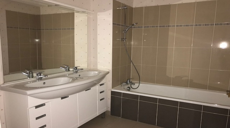 Ma-Cabane - Location Maison TONNAY-CHARENTE, 109 m²