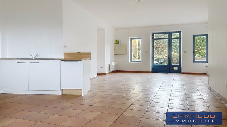 Ma-Cabane - Location Maison VIEUSSAN, 79 m²