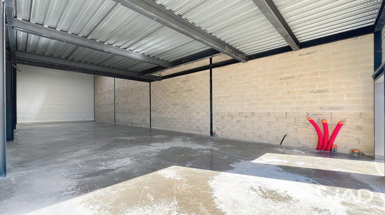 Ma-Cabane - Neuf Local commercial Saint-Pierre-du-Perray, 162 m²